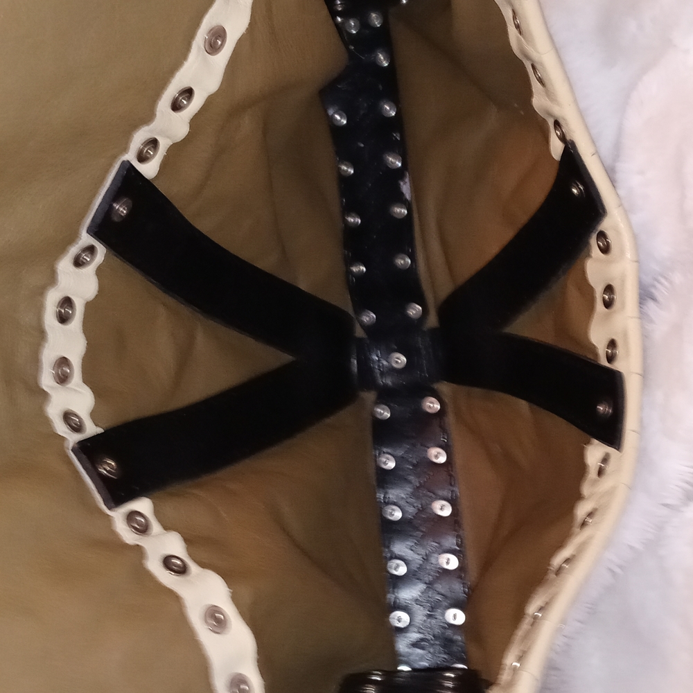 Bella Dolci Leather Bag - Picture 9 of 12